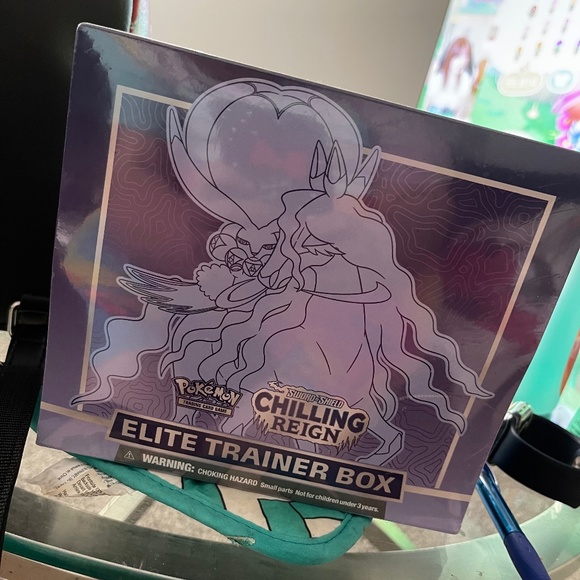 Pokemon ETB Chilling Reign - Picture 1 of 1